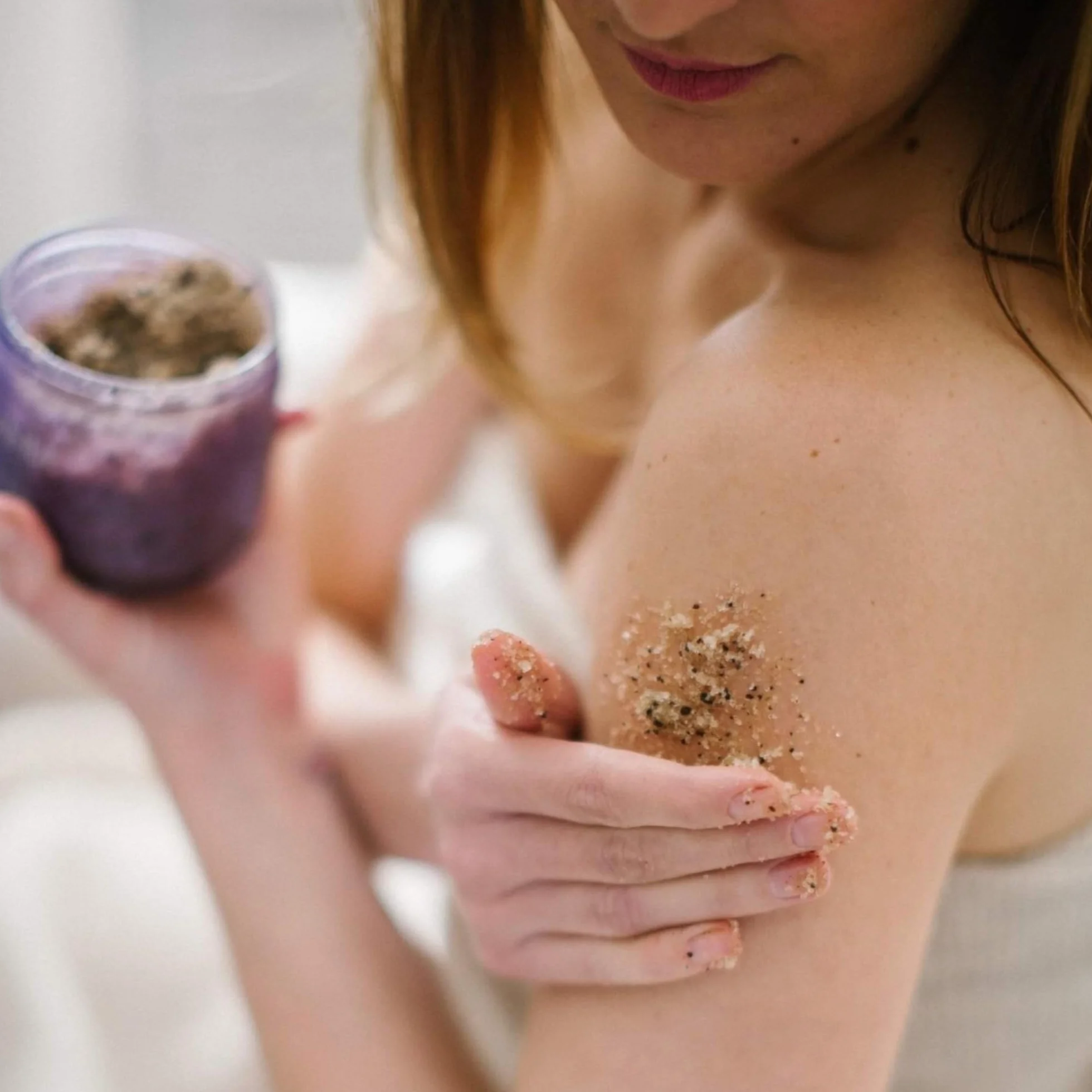 MATARRANIA Exfoliante Purificante y Nutritivo Facial y Corporal 100% BIO, Body Scrub con Azúcar, Café, Menta y Eucalipto, Peeling Suave Renovador que Elimina Células Muertas, Revitaliza y No Reseca