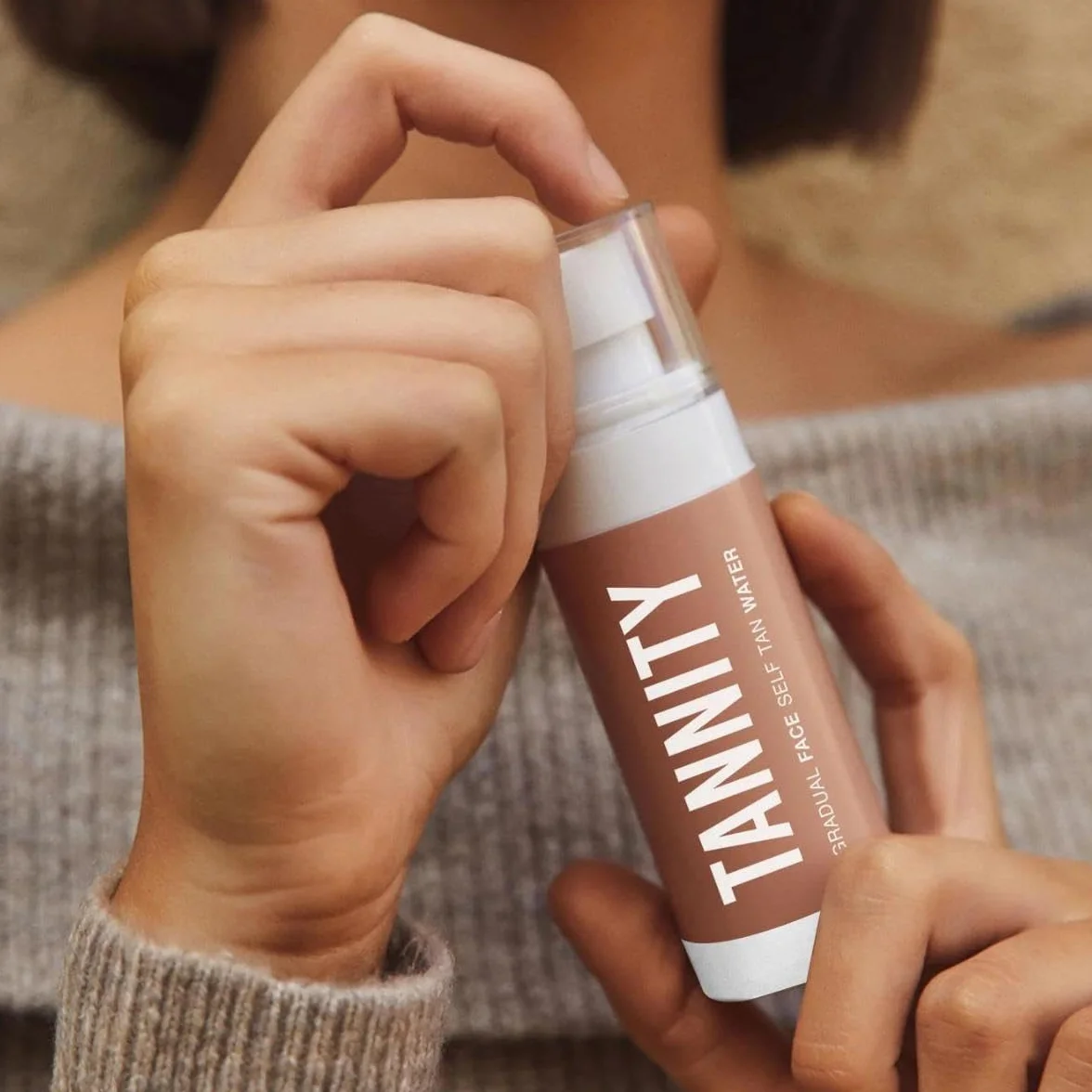 Autobronceador facial gradual Tannity | Agua autobronceadora facial | Con vitaminas C y D | Hidratante | Mantiene el bronceado | Cruelty free | Sin parabenos| Vegano| 99% ingredientes naturales |50 ml