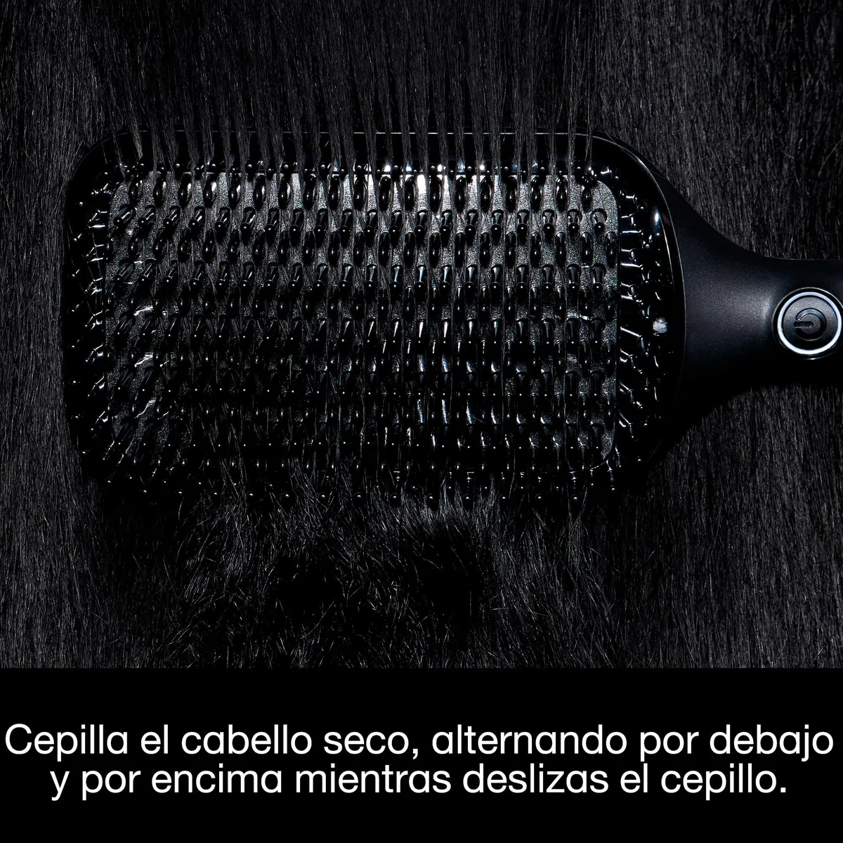 ghd Glide+ Max - Cepillo Térmico Alisador de Pelo, Acabado Liso Natural | Superficie más amplia, acabado suave, brillante y sin frizz, púas cerámicas - Para todo tipo de cabello - (Enchufe Europeo)